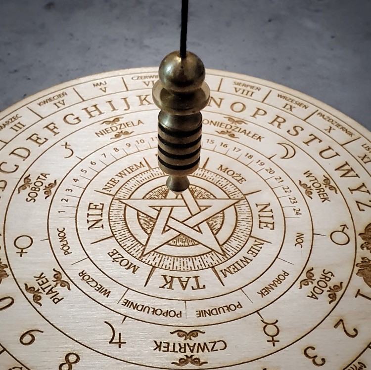 Cedrowe Wzgórza - tablica radjestezyjna